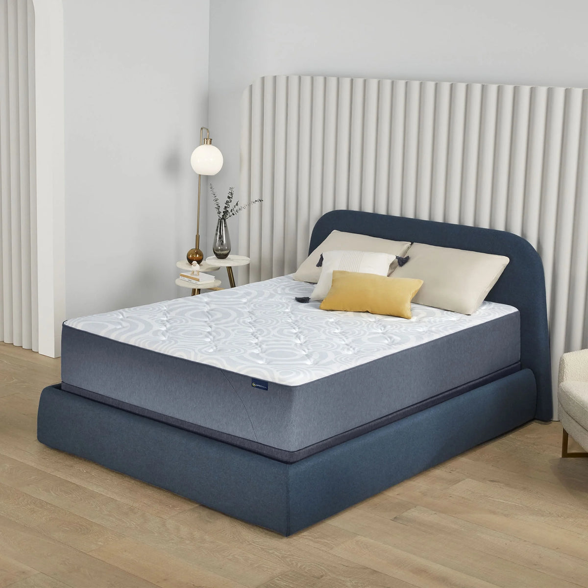 11" Hybrid Medium Mattress F718