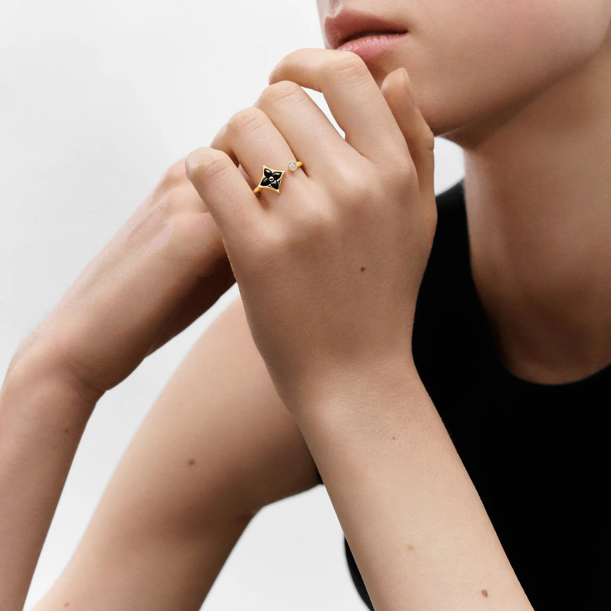 Yellow Gold Onyx Diamonds Ring S8493