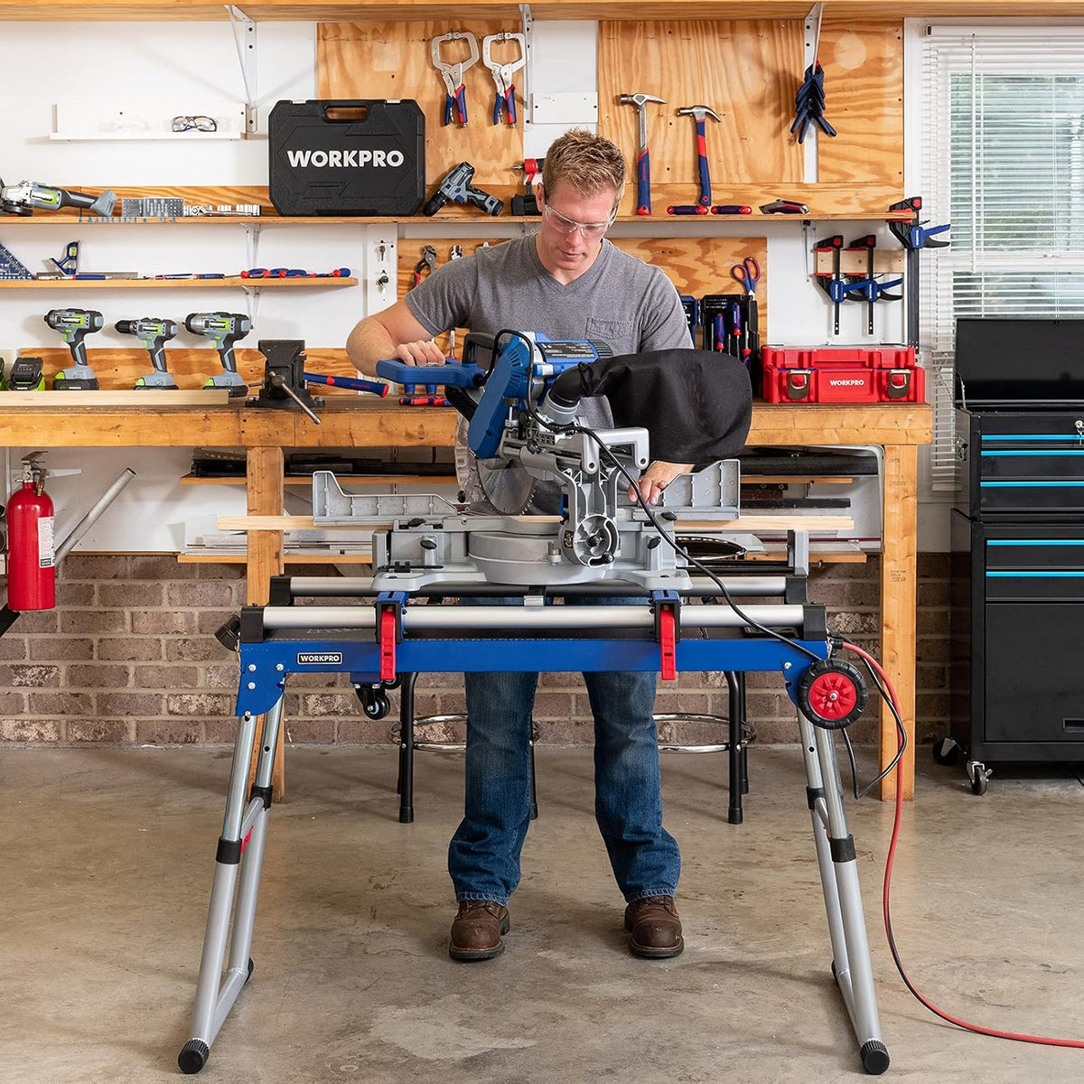 Portable Folding Workbench with Adjustable Legs E17702