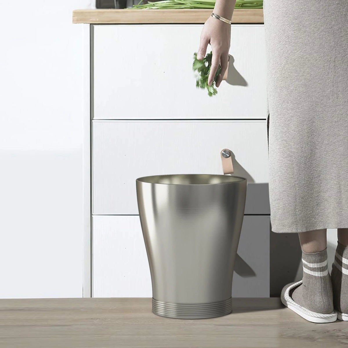 Metal Trash Can Wastebasket D5093